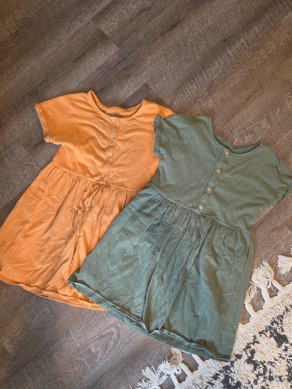 Cat & Jack Short Sleeve Button-Front Dresses in Gold and Green